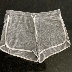 Aritzia Wilfred Jaw-string shorts